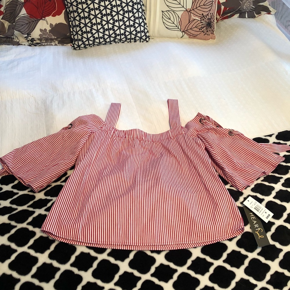 Medium cold shoulder. Laces up the sides.